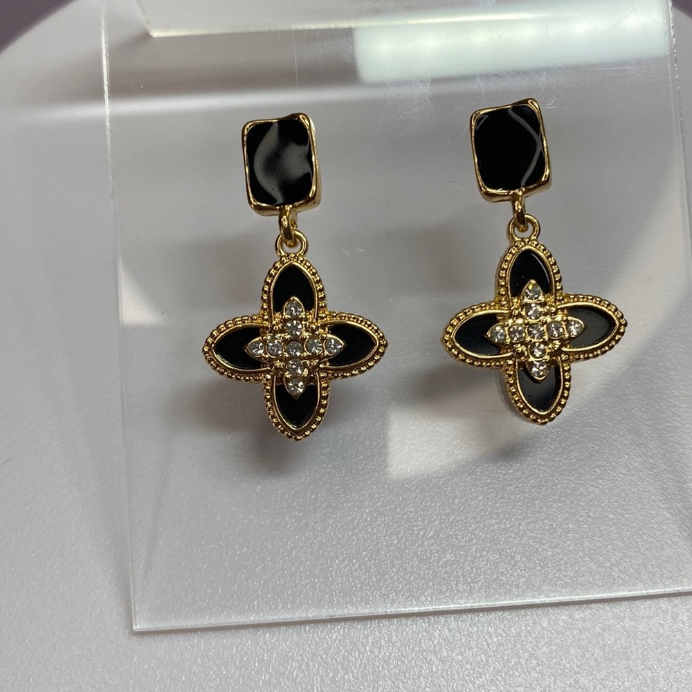 18k Gold Plated Clover Style earrings